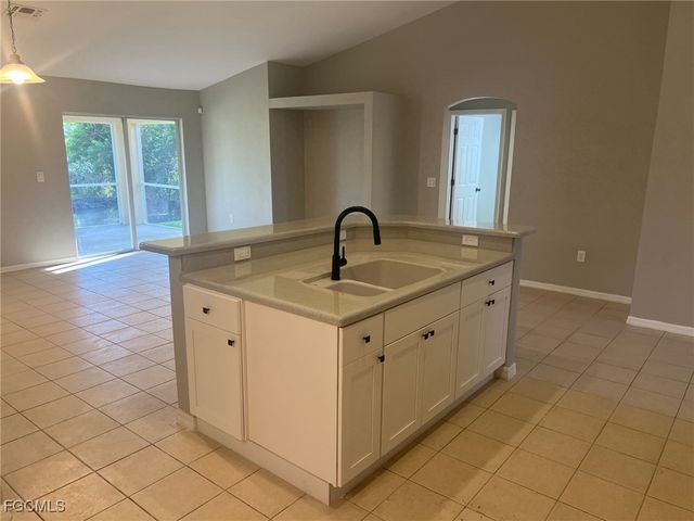 4015 6th ST SW, Lehigh Acres, FL 33976