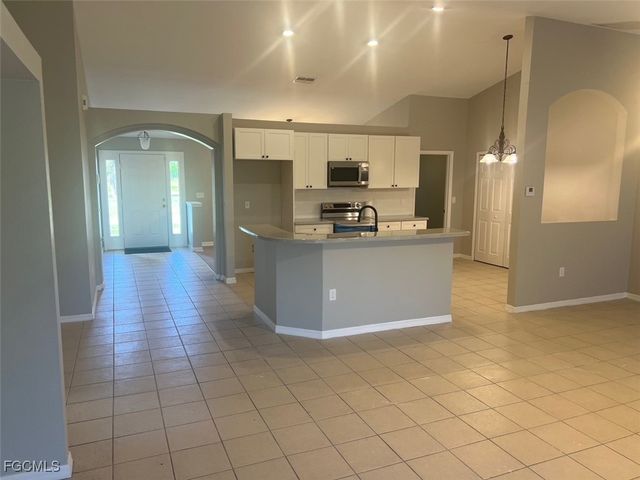 4015 6th ST SW, Lehigh Acres, FL 33976