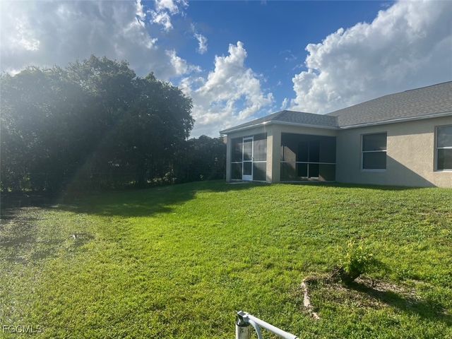 4015 6th ST SW, Lehigh Acres, FL 33976