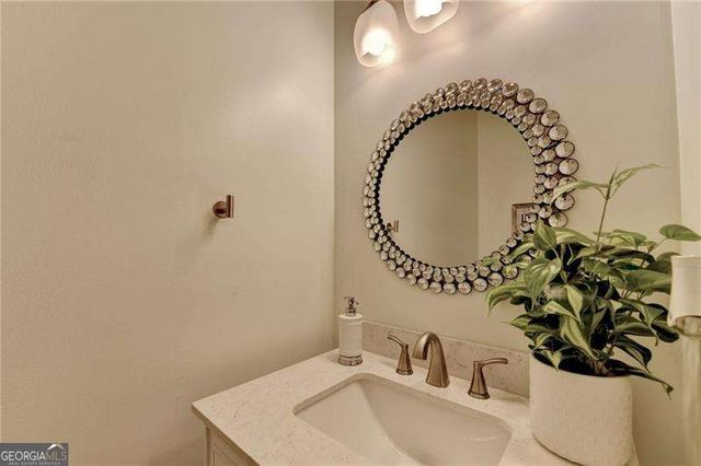 2066 PINNACLE POINTE Drive, Norcross, GA 30071