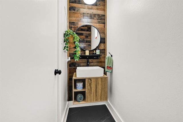 1107 W 21st Street B, Houston, TX 77008