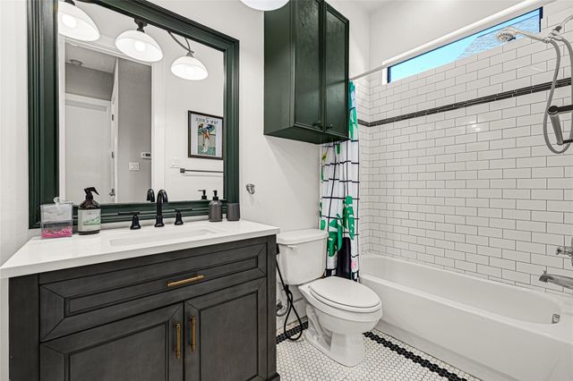 1107 W 21st Street B, Houston, TX 77008