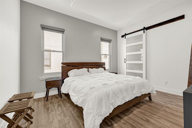 1107 W 21st Street B, Houston, TX 77008