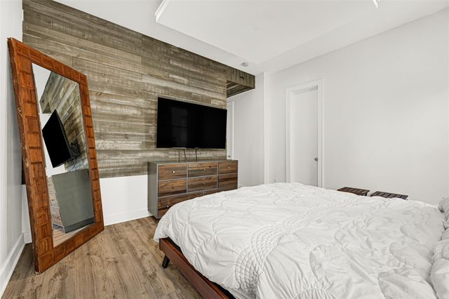 1107 W 21st Street B, Houston, TX 77008