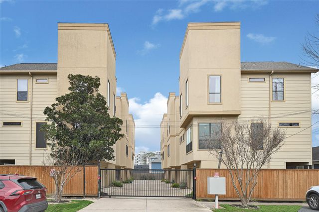 1107 W 21st Street B, Houston, TX 77008