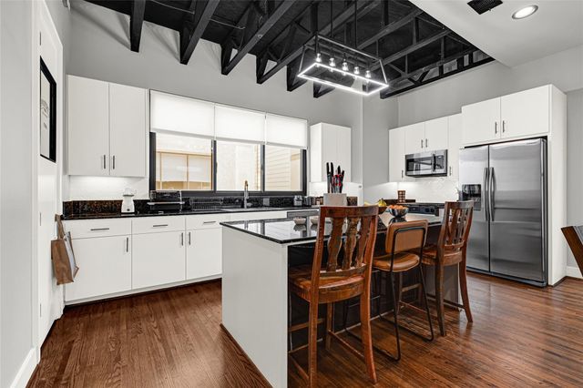 1107 W 21st Street B, Houston, TX 77008