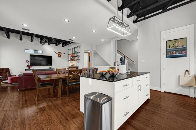 1107 W 21st Street B, Houston, TX 77008