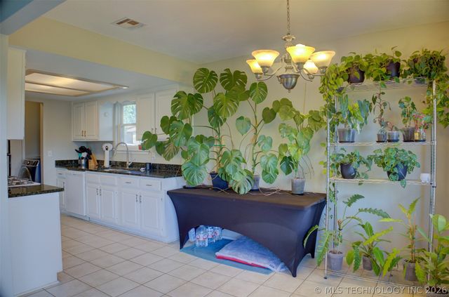 1302 E 140th Place, Glenpool, OK 74033