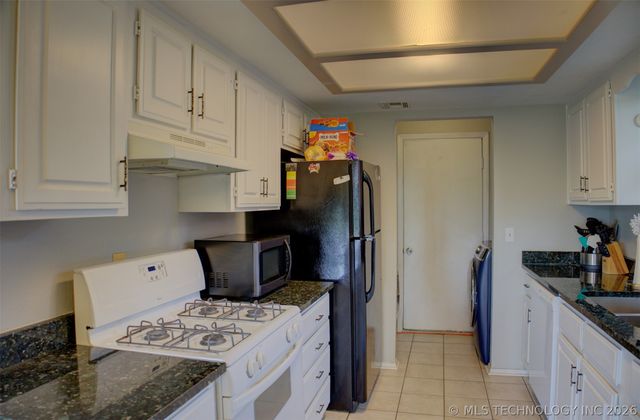 1302 E 140th Place, Glenpool, OK 74033