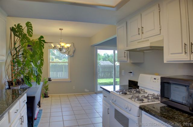 1302 E 140th Place, Glenpool, OK 74033