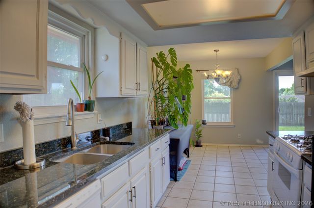 1302 E 140th Place, Glenpool, OK 74033