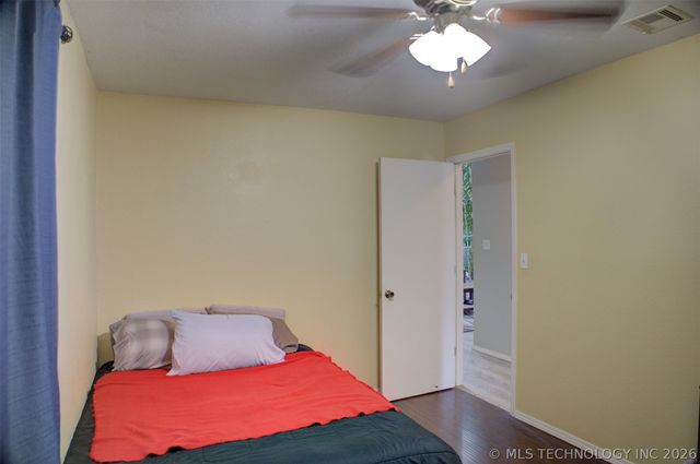 1302 E 140th Place, Glenpool, OK 74033