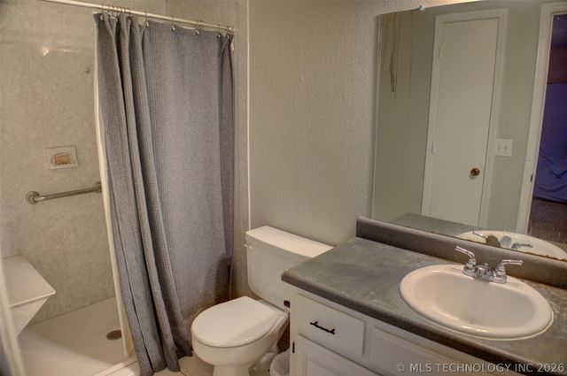 1302 E 140th Place, Glenpool, OK 74033