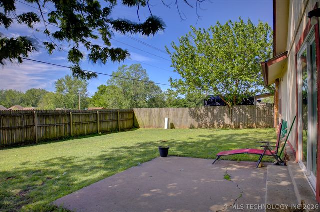 1302 E 140th Place, Glenpool, OK 74033