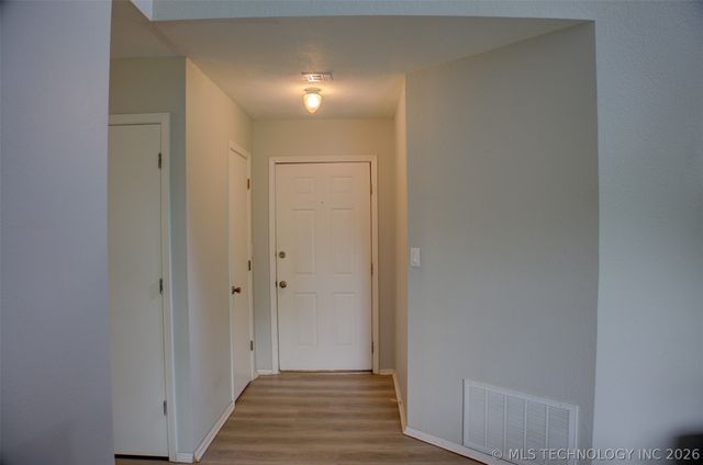 1302 E 140th Place, Glenpool, OK 74033