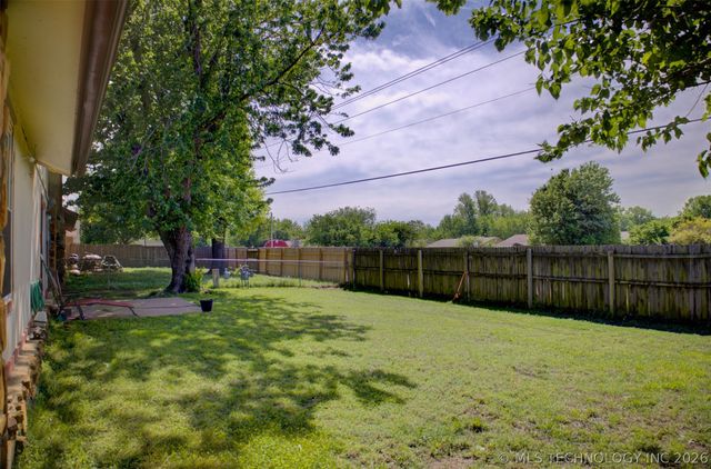 1302 E 140th Place, Glenpool, OK 74033