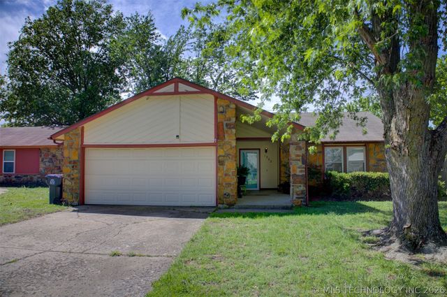 1302 E 140th Place, Glenpool, OK 74033