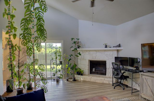 1302 E 140th Place, Glenpool, OK 74033