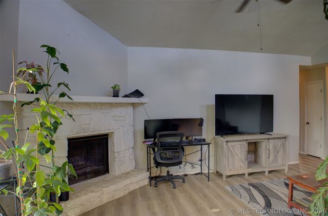 1302 E 140th Place, Glenpool, OK 74033