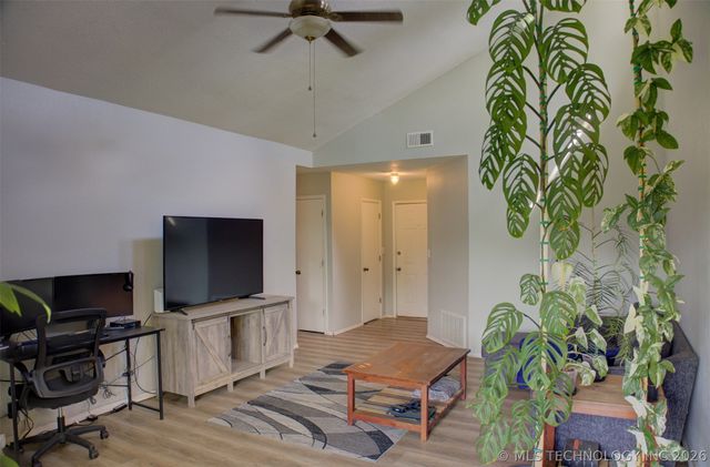 1302 E 140th Place, Glenpool, OK 74033