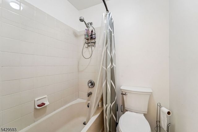 123 Levinberg Ln, Wayne Twp., NJ 07470