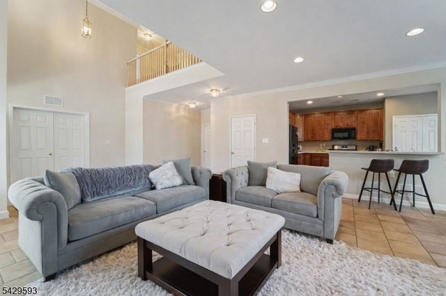 123 Levinberg Ln, Wayne Twp., NJ 07470