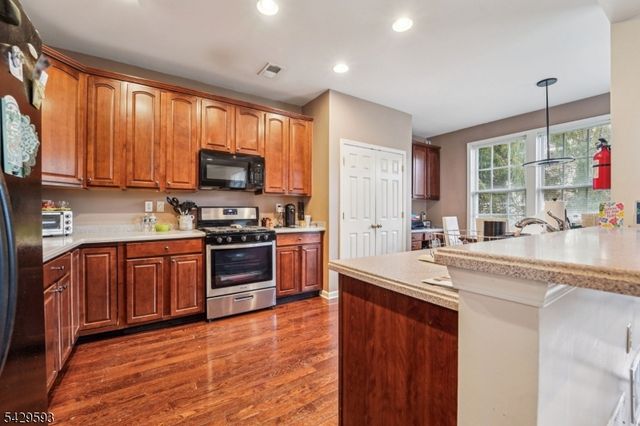 123 Levinberg Ln, Wayne Twp., NJ 07470