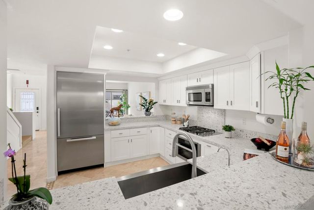 7520 Draper Ave 3, La Jolla, CA 92037