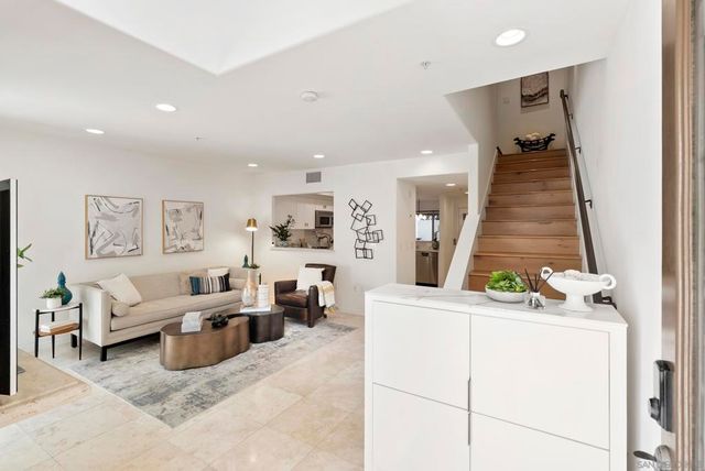 7520 Draper Ave 3, La Jolla, CA 92037