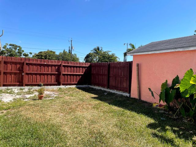 3901 Lakewood Road A, Palm Springs, FL 33461