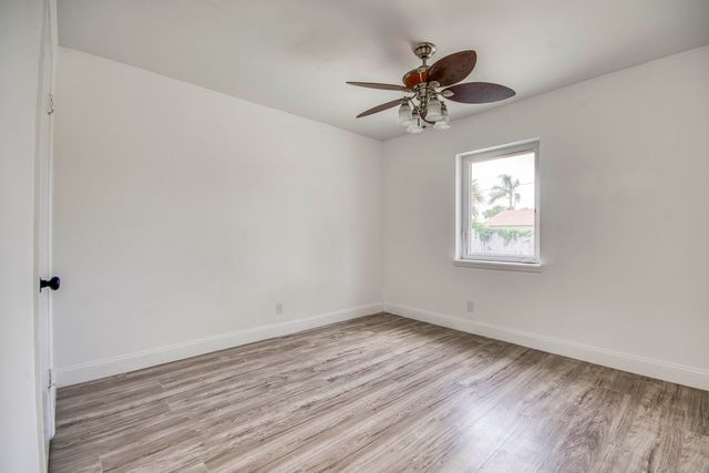 950 W 36th Street, Riviera Beach, FL 33404