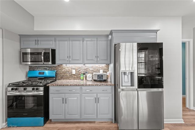 1250 Orchard Park Drive, Rocky River, OH 44116