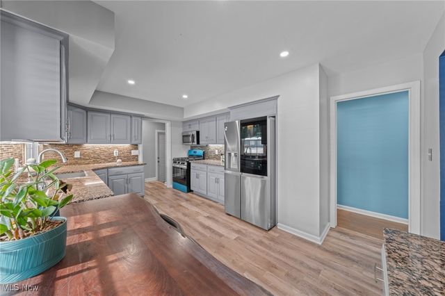 1250 Orchard Park Drive, Rocky River, OH 44116