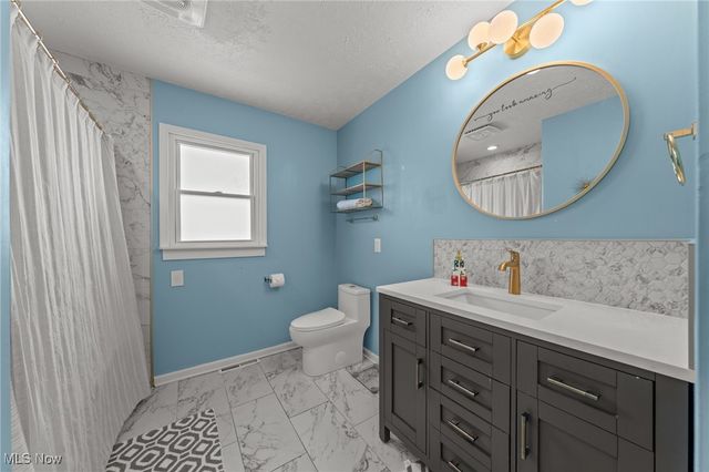 1250 Orchard Park Drive, Rocky River, OH 44116