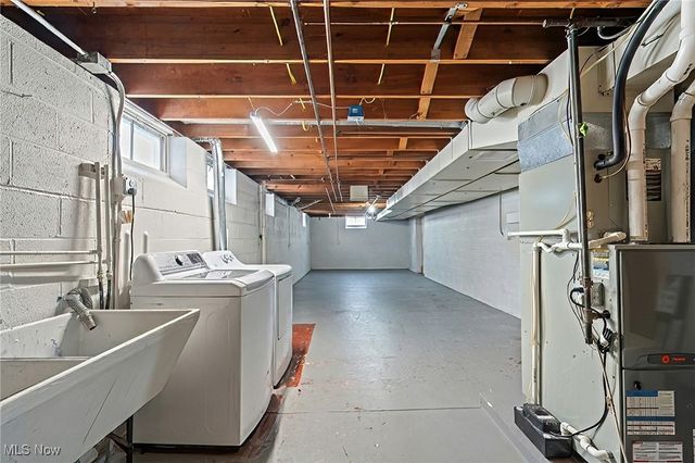 1250 Orchard Park Drive, Rocky River, OH 44116