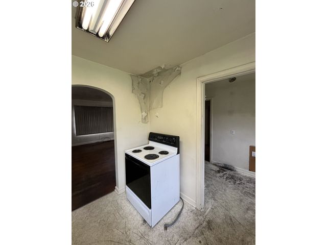 14222 Se CEDAR Ave, Milwaukie, OR 97267