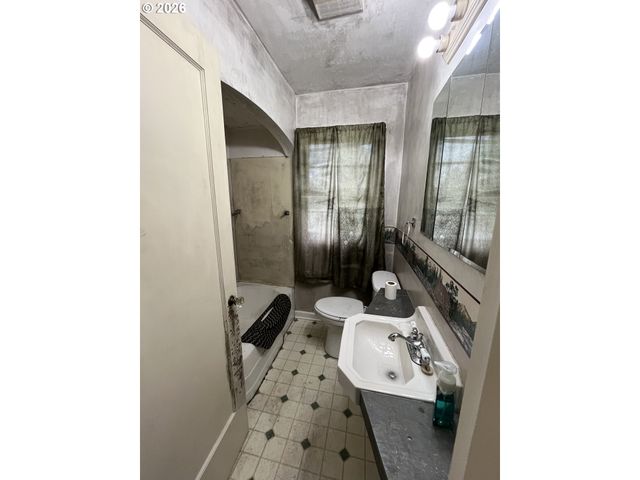 14222 Se CEDAR Ave, Milwaukie, OR 97267
