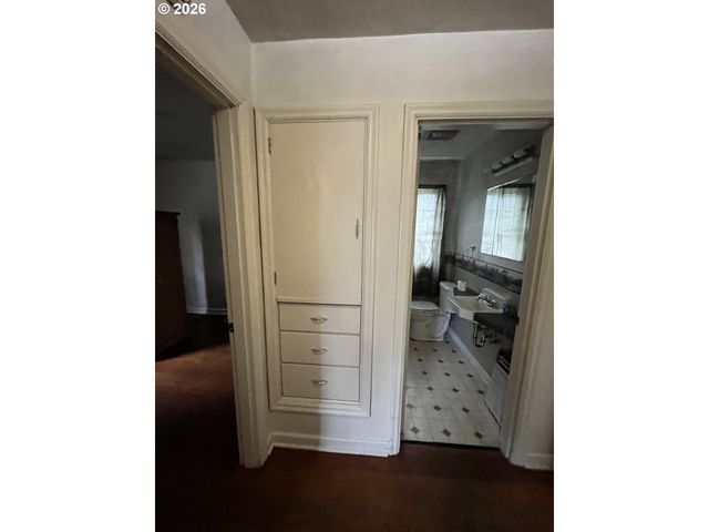 14222 Se CEDAR Ave, Milwaukie, OR 97267