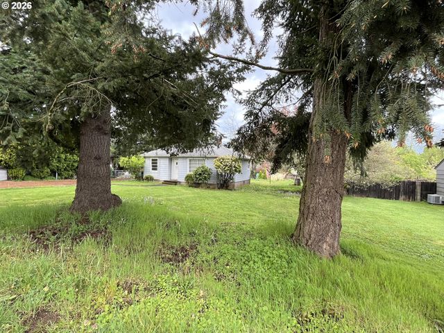 14222 Se CEDAR Ave, Milwaukie, OR 97267