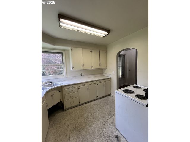 14222 Se CEDAR Ave, Milwaukie, OR 97267