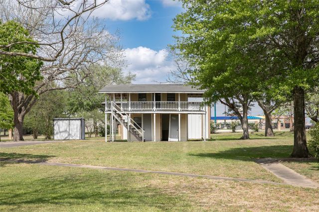 5655 Main Street, Chappell Hill, TX 77426