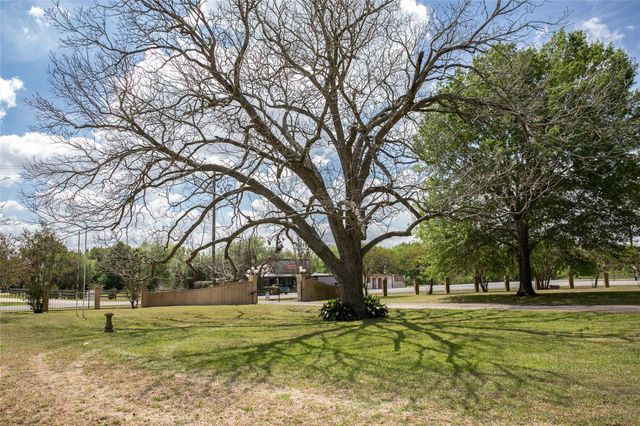 5655 Main Street, Chappell Hill, TX 77426