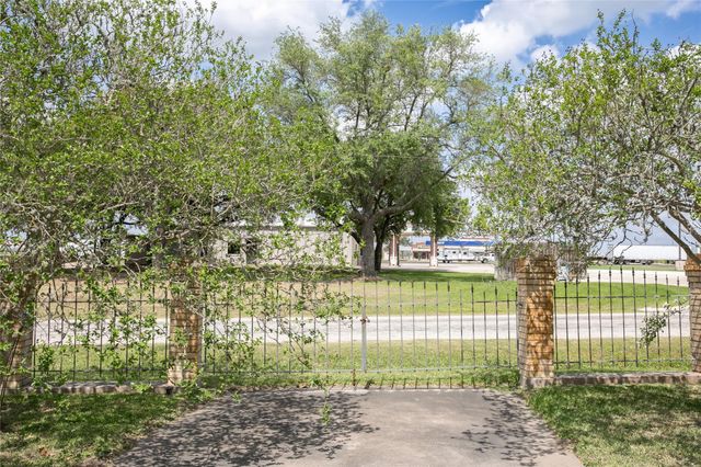 5655 Main Street, Chappell Hill, TX 77426