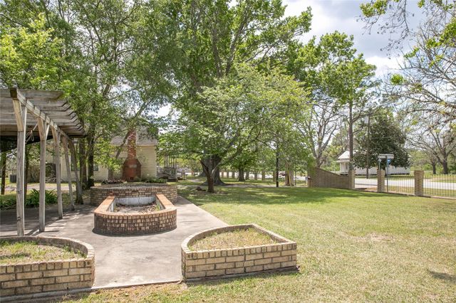 5655 Main Street, Chappell Hill, TX 77426