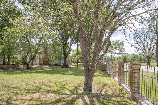 5655 Main Street, Chappell Hill, TX 77426