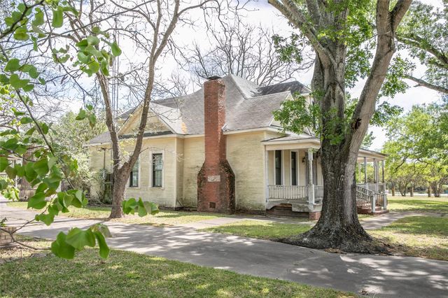 5655 Main Street, Chappell Hill, TX 77426