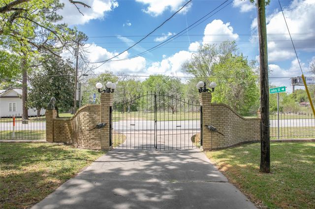 5655 Main Street, Chappell Hill, TX 77426