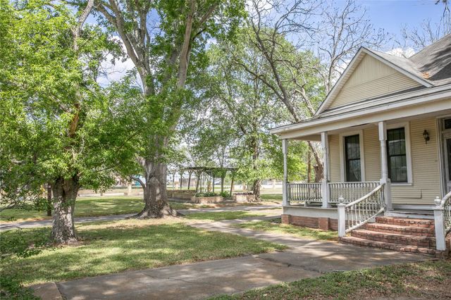 5655 Main Street, Chappell Hill, TX 77426
