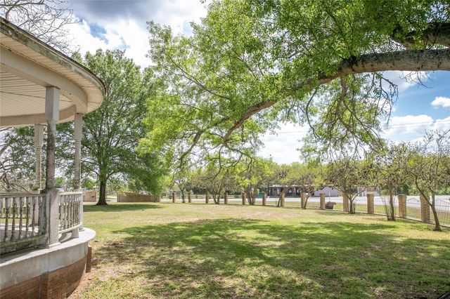 5655 Main Street, Chappell Hill, TX 77426