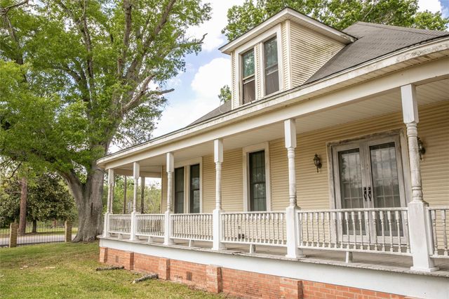 5655 Main Street, Chappell Hill, TX 77426